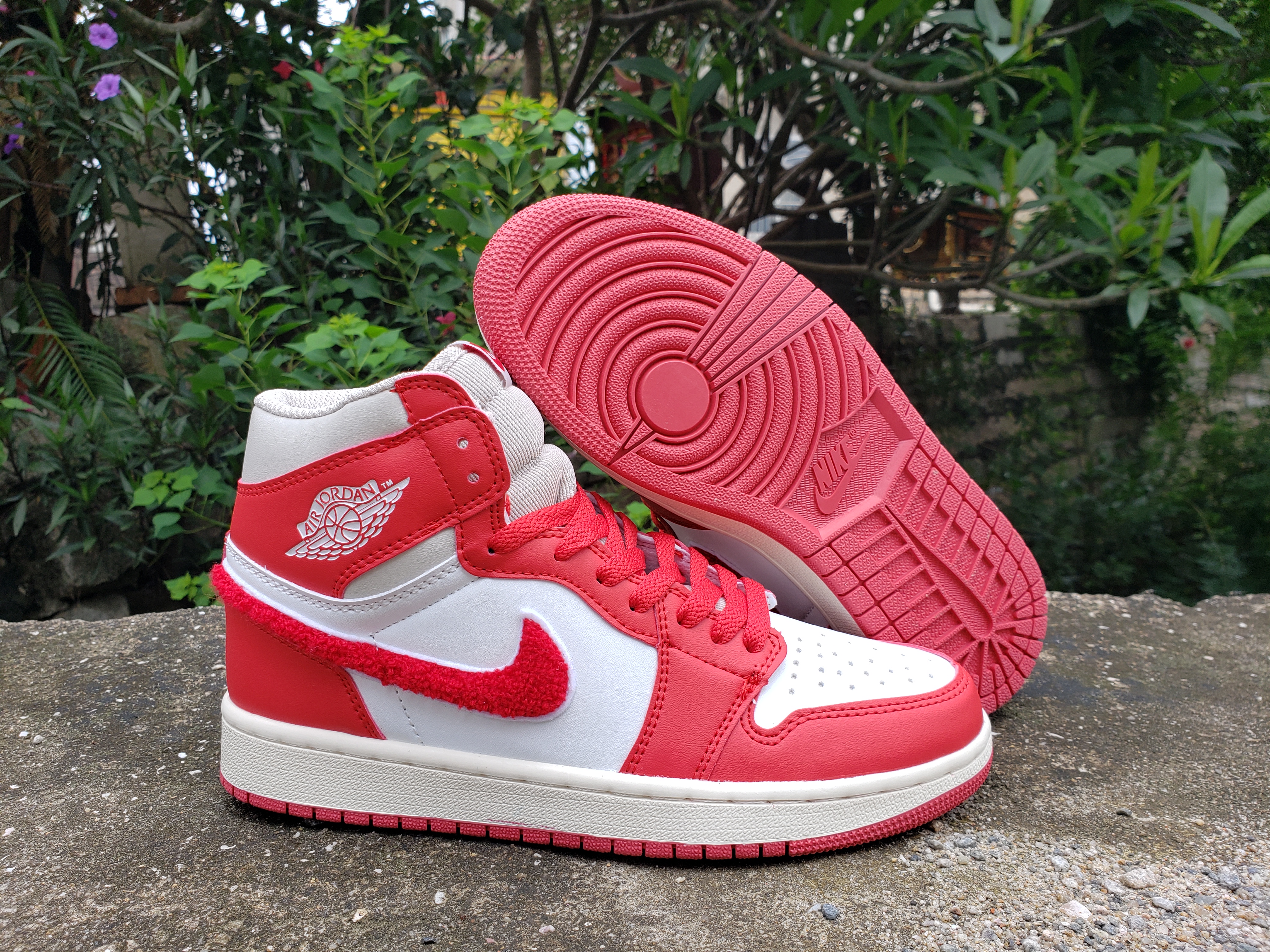 New 2022 Air Jordan 1 Red White Shoes